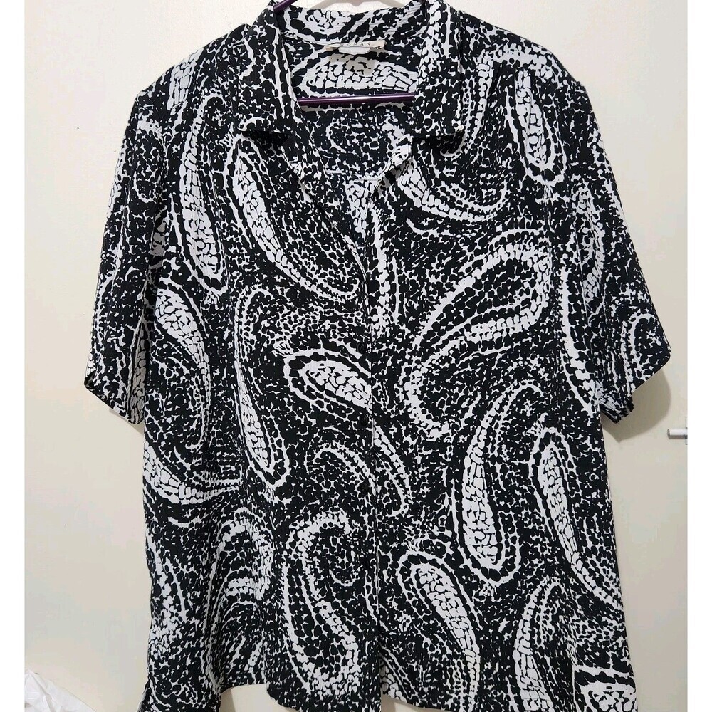 Donnkenny Blouse Size 2X Black Lightweight Front Buttons